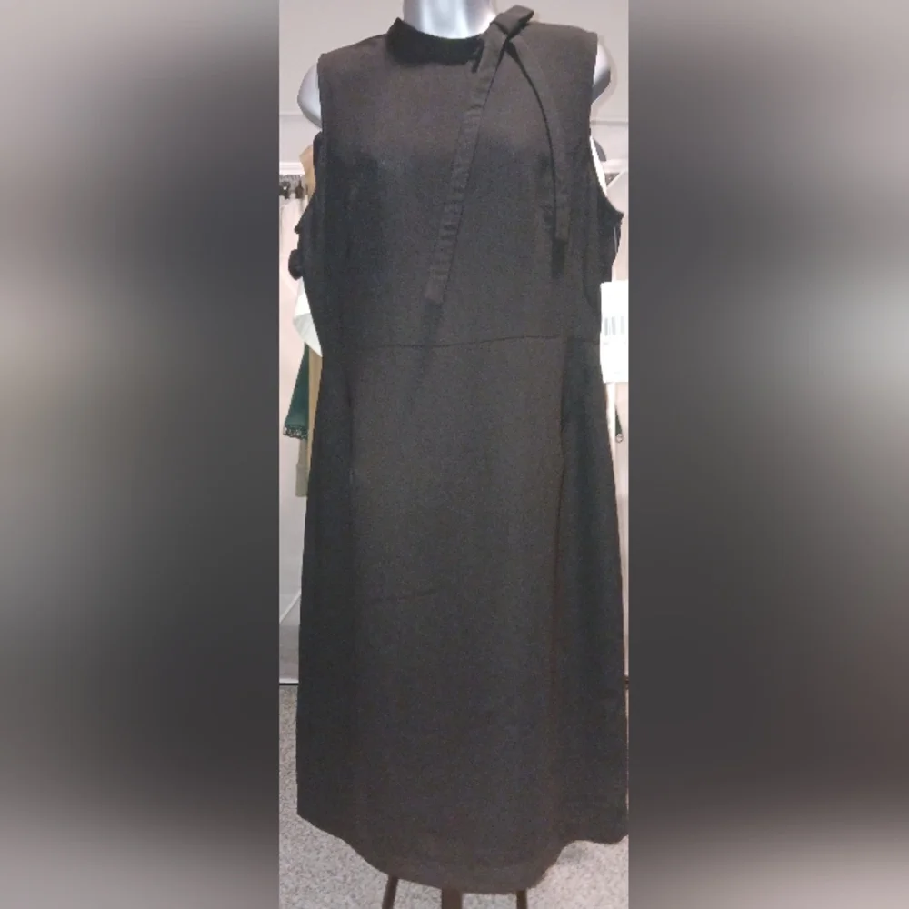Dress - Picture 1 of 4